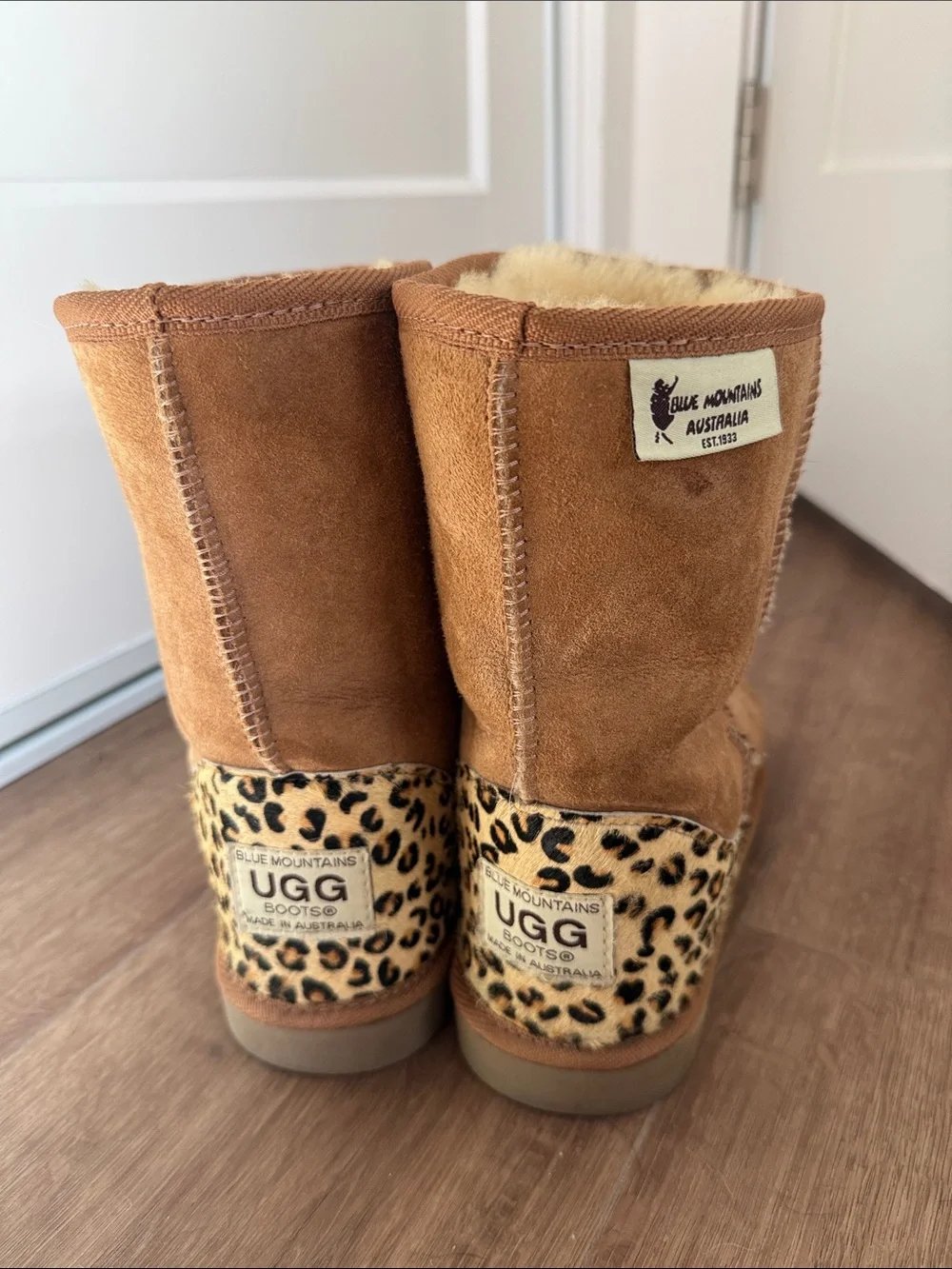 UGG Chestnut Suede Sheepskin Short Winter Boots